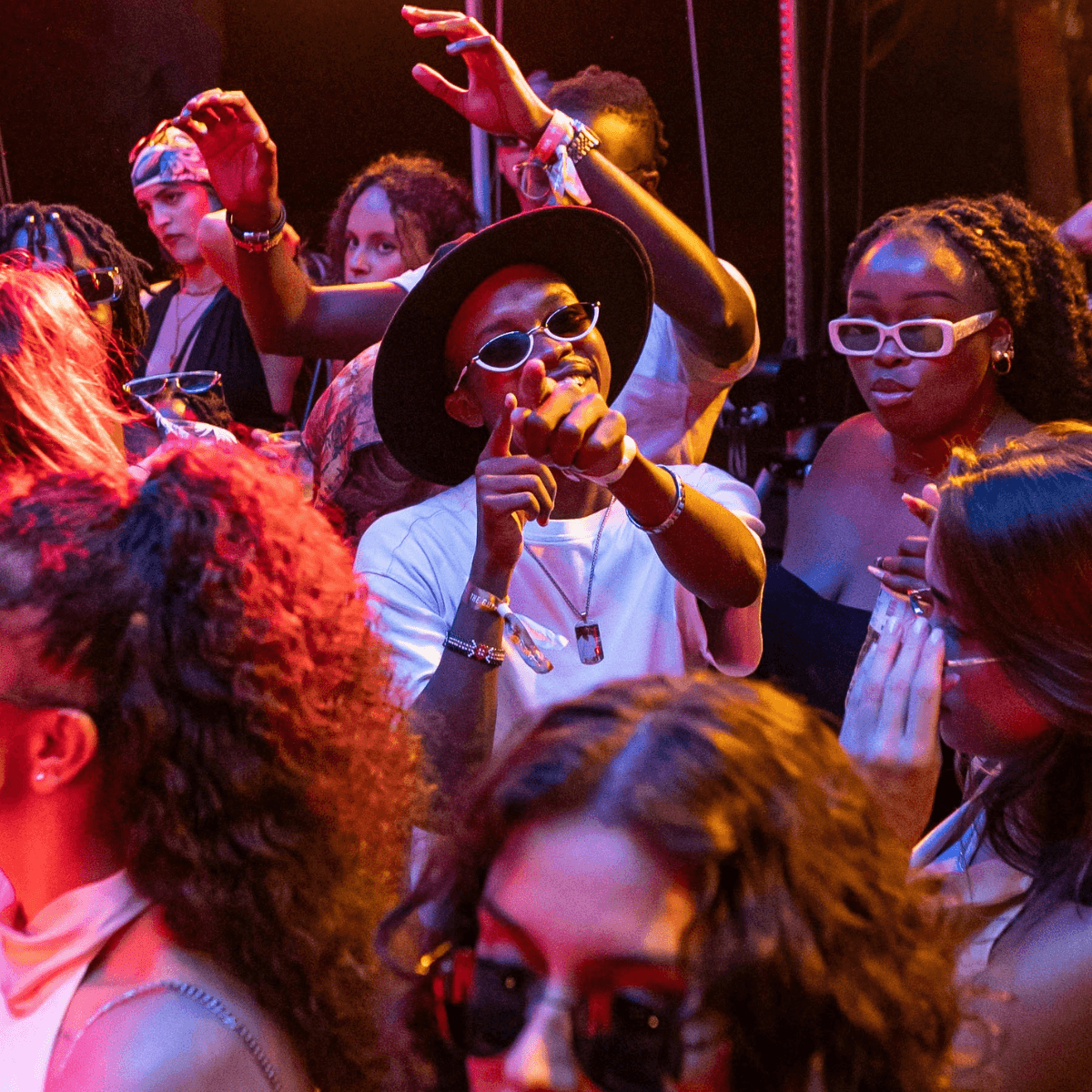Best R&B Playlist (100+ Smooth & Party Hits) – 2026